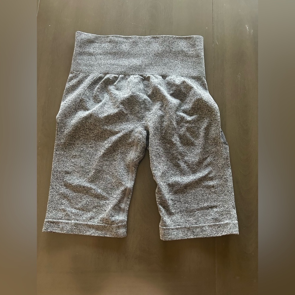 😍Gray Athletic Sweatshorts with Elastic Waistband size large 😍 - Picture 1 of 3